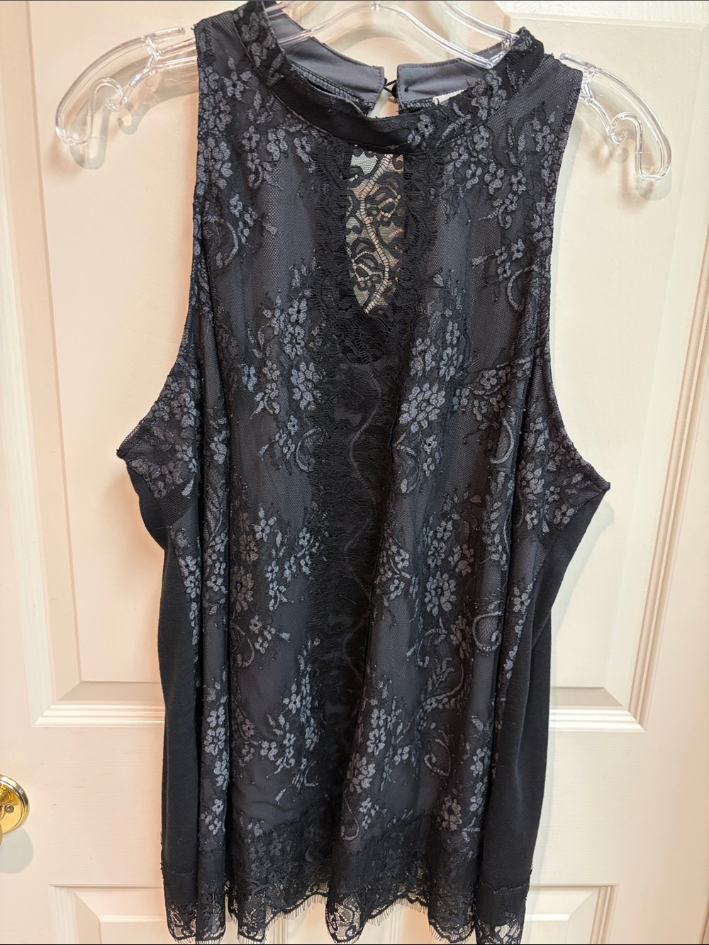 “Maurices “ Black Lace Tank w Black Scalloped Hem Trim, Back Neck Keyhole detail